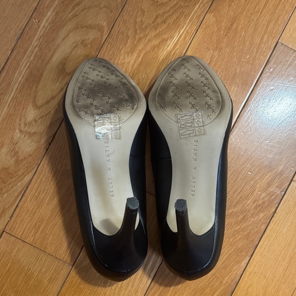 Kelly & Katie / KK Tiana Black Pump Heels - Picture 8 of 8